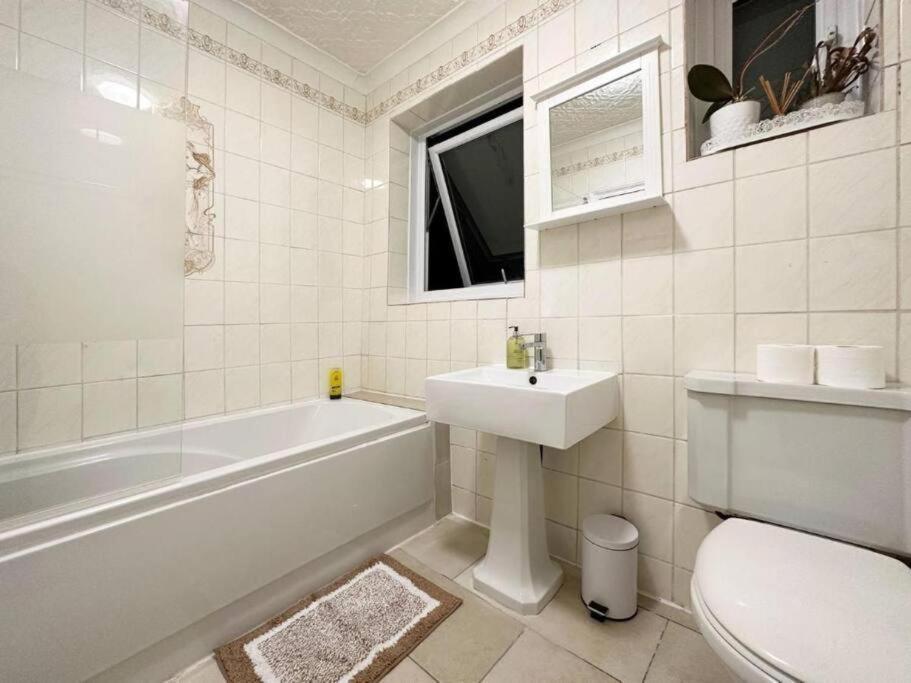 Charming 3-Bedroom Family Home Λονδίνο Εξωτερικό φωτογραφία